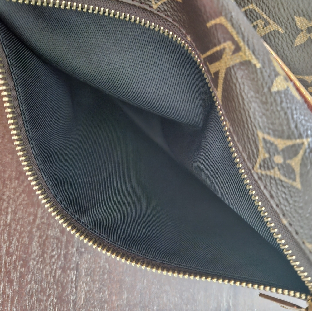 SOLD Louis Vuitton Monogram Bumbag - Picture 2 of 16